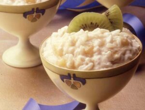 Receita Pudim de arroz com banana e kiwi